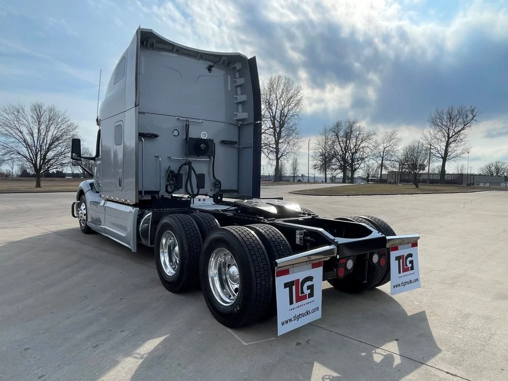 2023 Peterbilt 579 - image 3