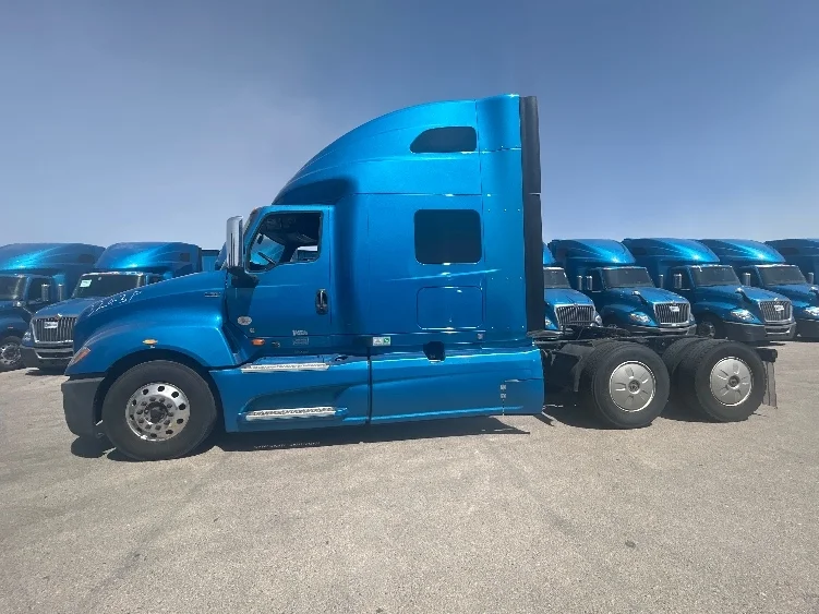 2021 International LT in El Paso, TX — photo 4