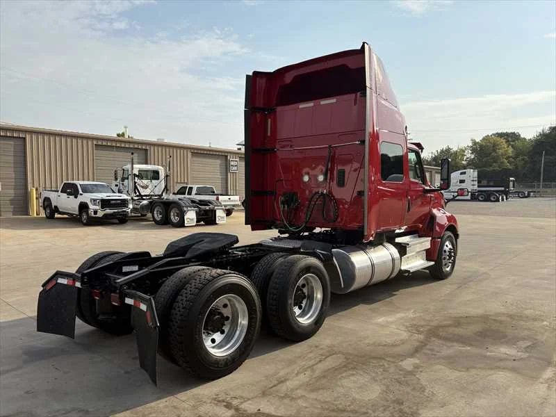 2021 International LT - image 4