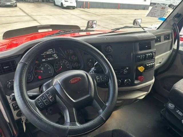 2020 Peterbilt 579 - image 3