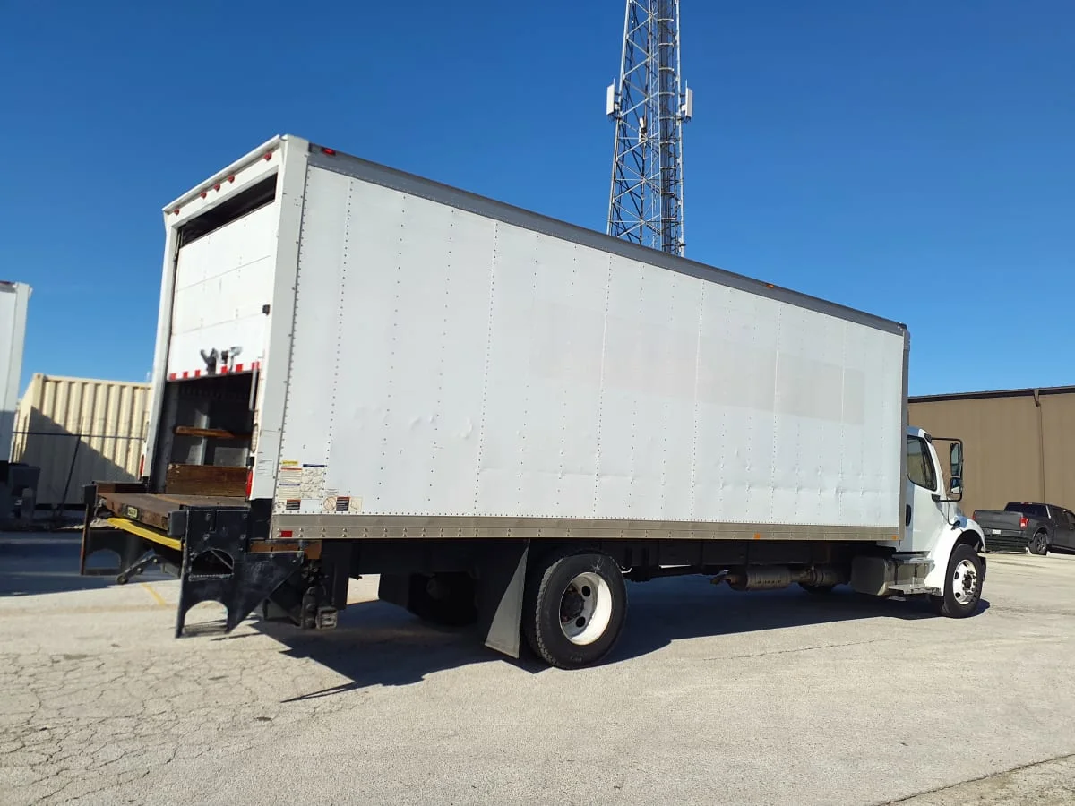 2015 Freightliner M2 106 - image 4