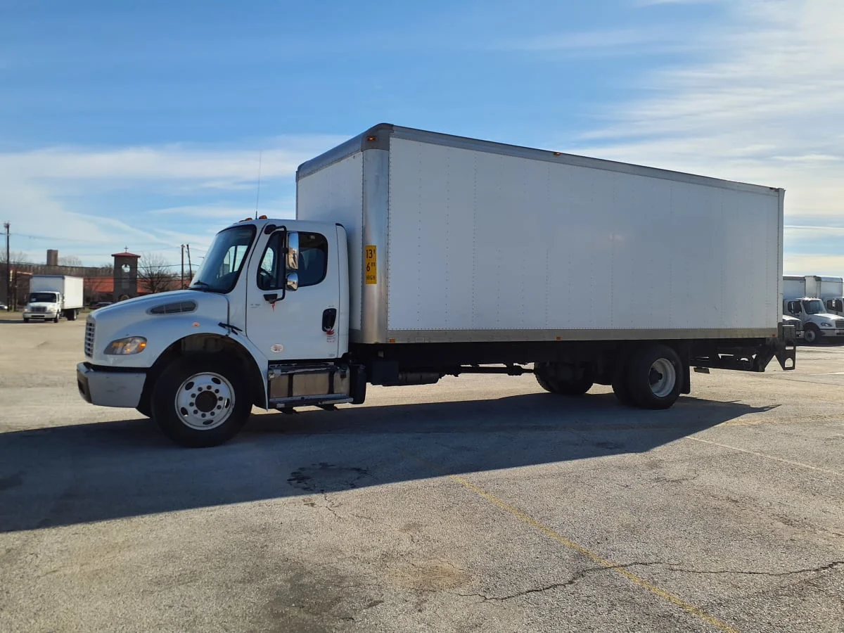 2015 Freightliner M2 106 - image 3