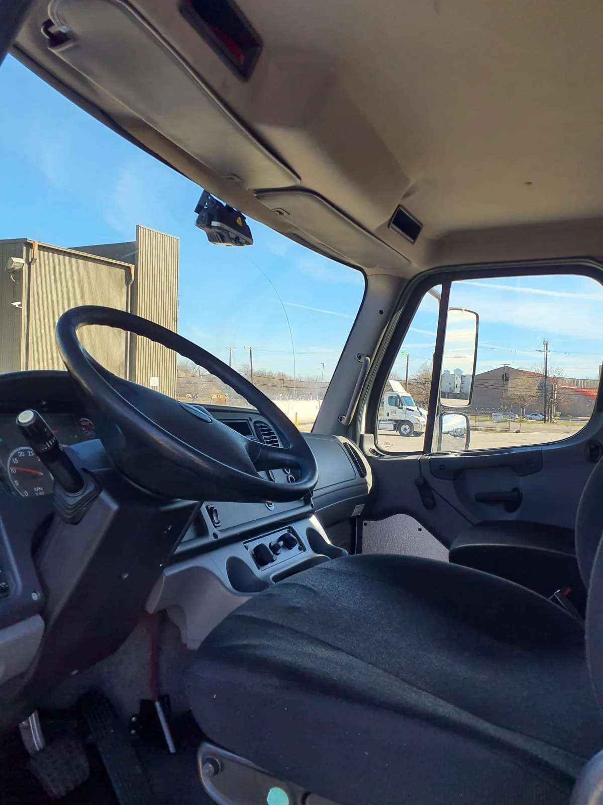 2015 Freightliner M2 106 in Fort Worth, TX — photo 7