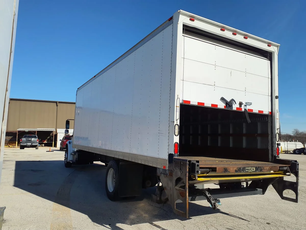 2015 Freightliner M2 106 in Fort Worth, TX — photo 6