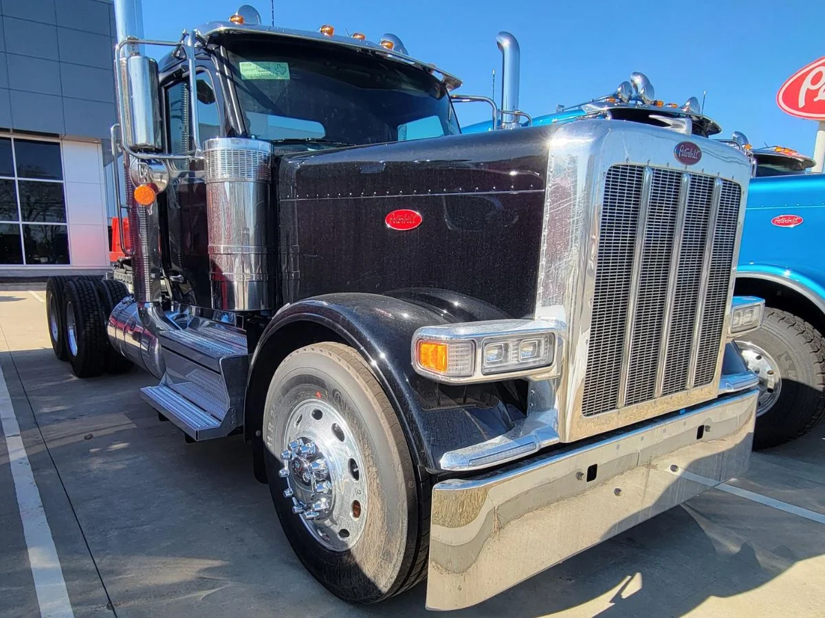 2027 Peterbilt 589 in Plainville, MA — photo 6