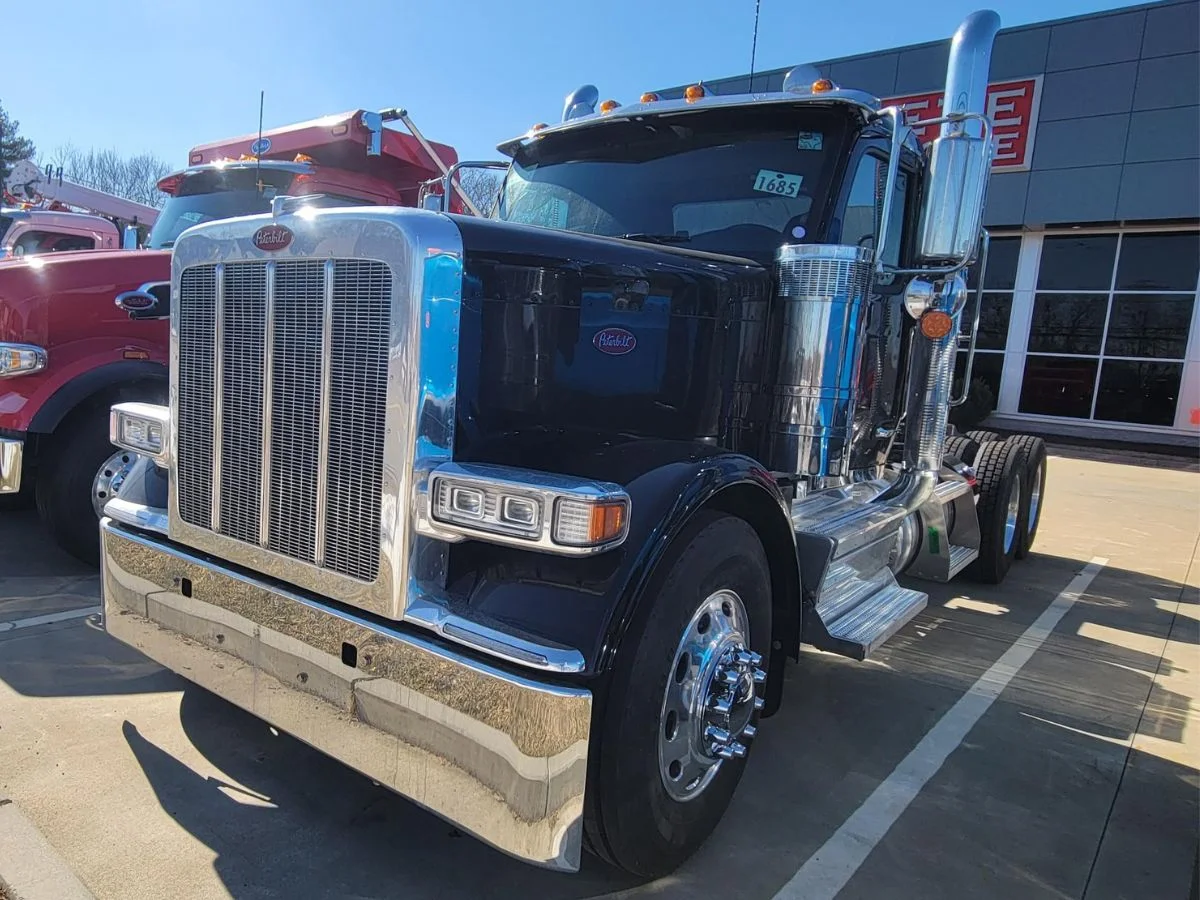 2027 Peterbilt 589 in Plainville, MA — photo 2