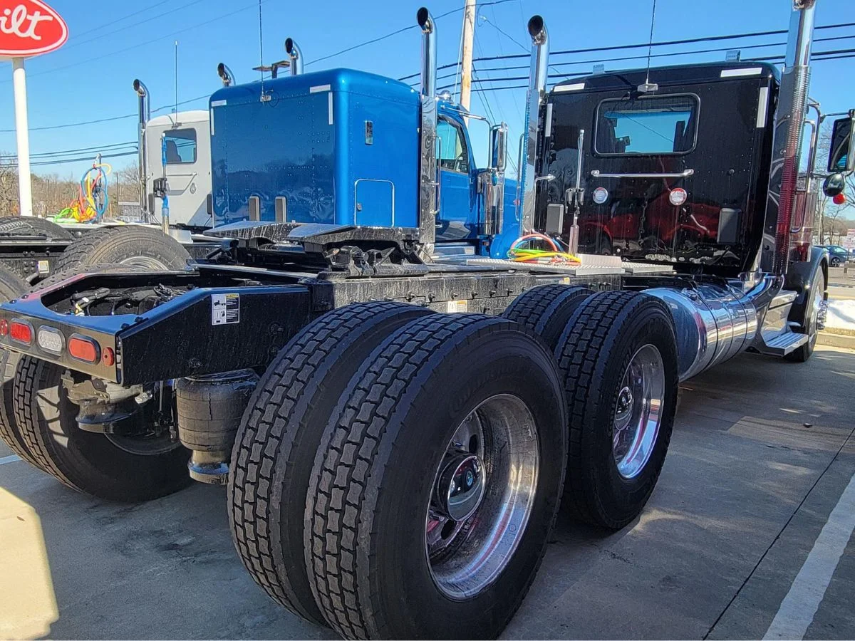 2027 Peterbilt 589 in Plainville, MA — photo 9