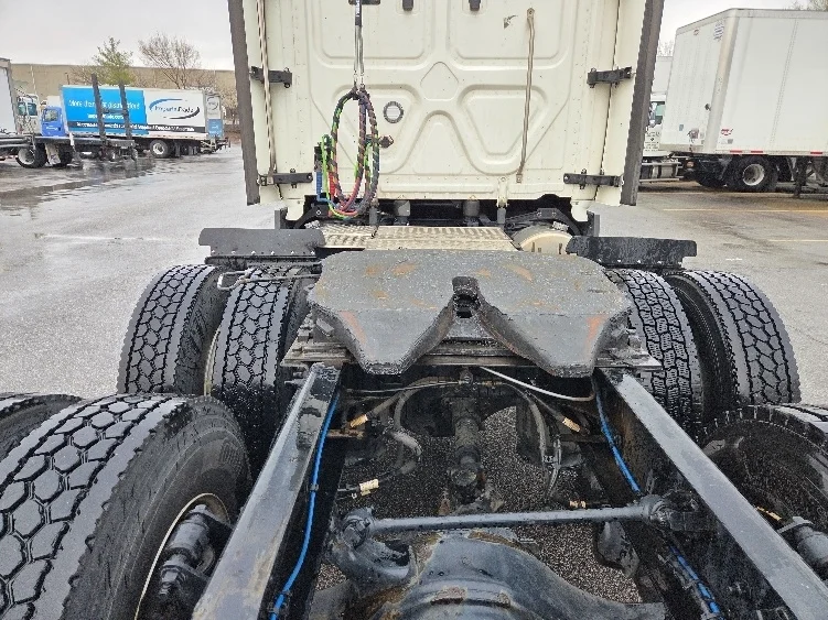 2023 Freightliner Cascadia - image 4