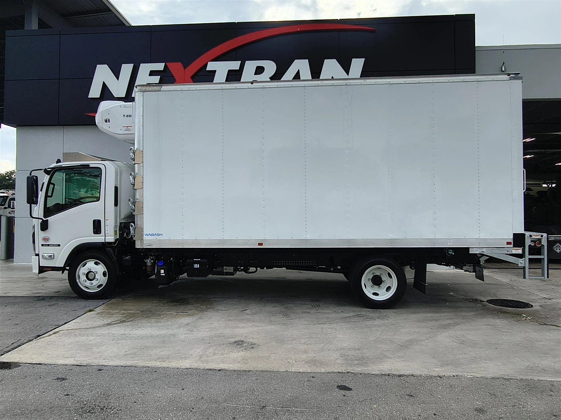 2026 Isuzu NRR in Miami, FL — photo 7