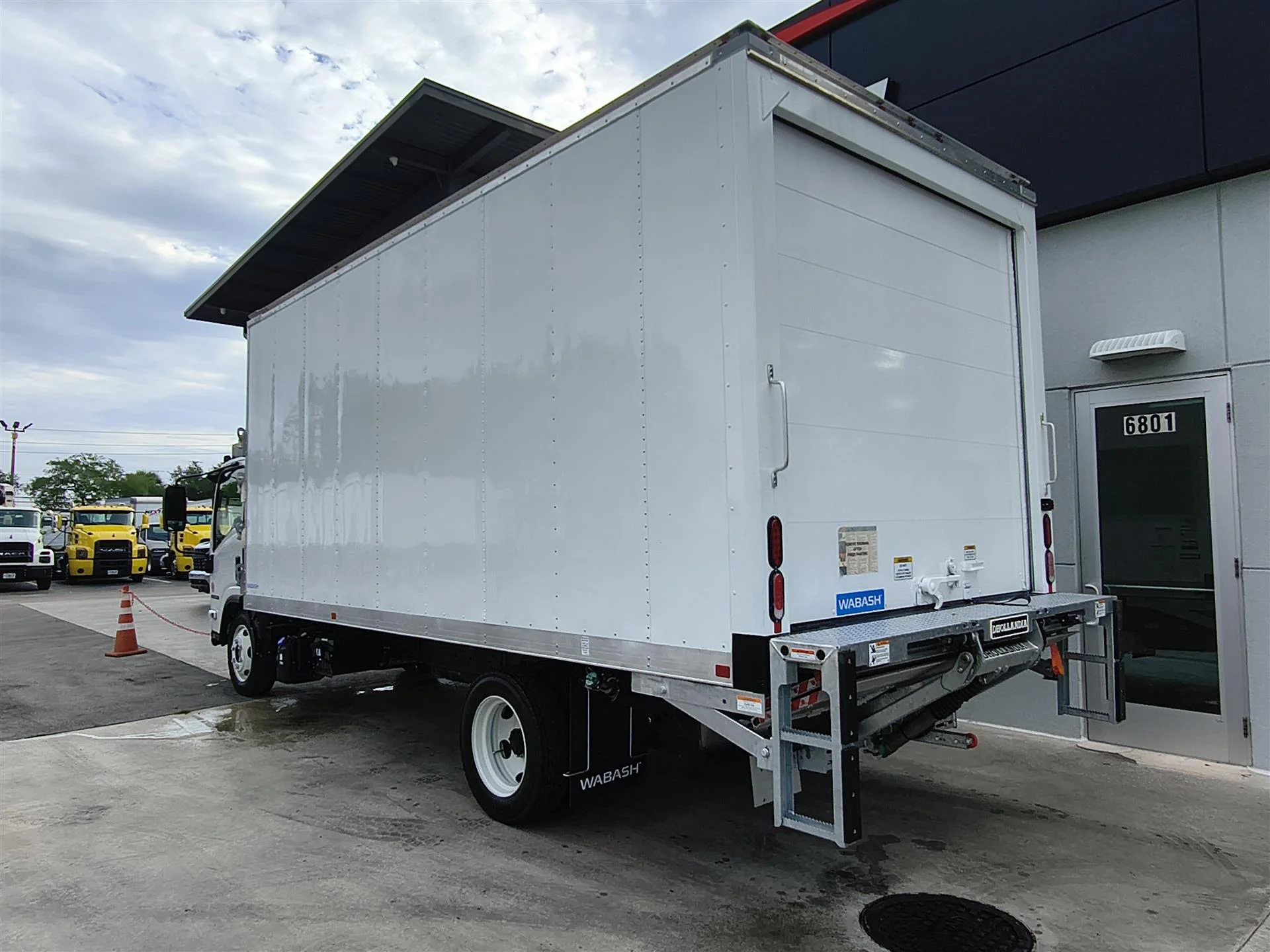 2026 Isuzu NRR in Miami, FL — photo 6