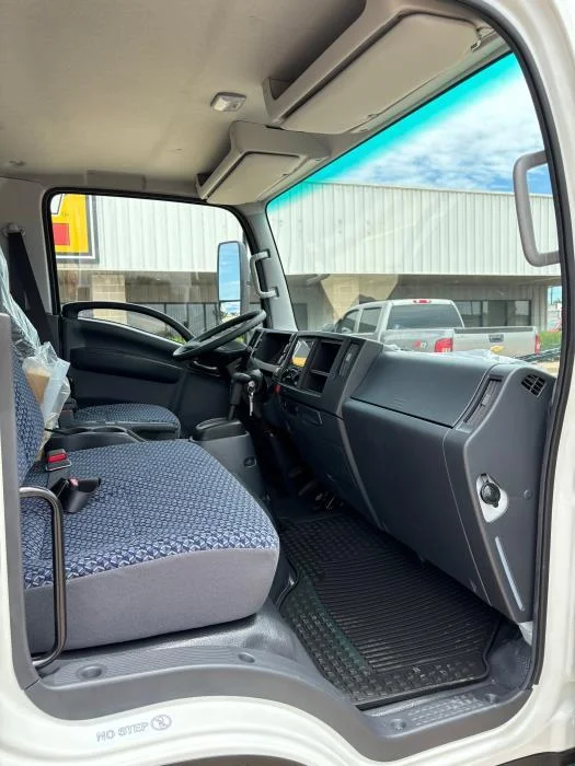 2025 Isuzu NRR - image 10