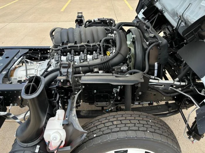 2025 Isuzu NRR - image 9