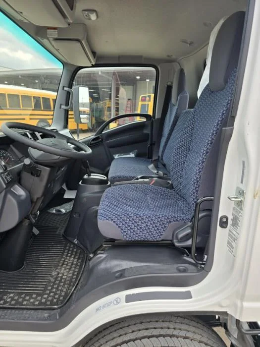 2025 Isuzu NRR in Sealy, TX — photo 8