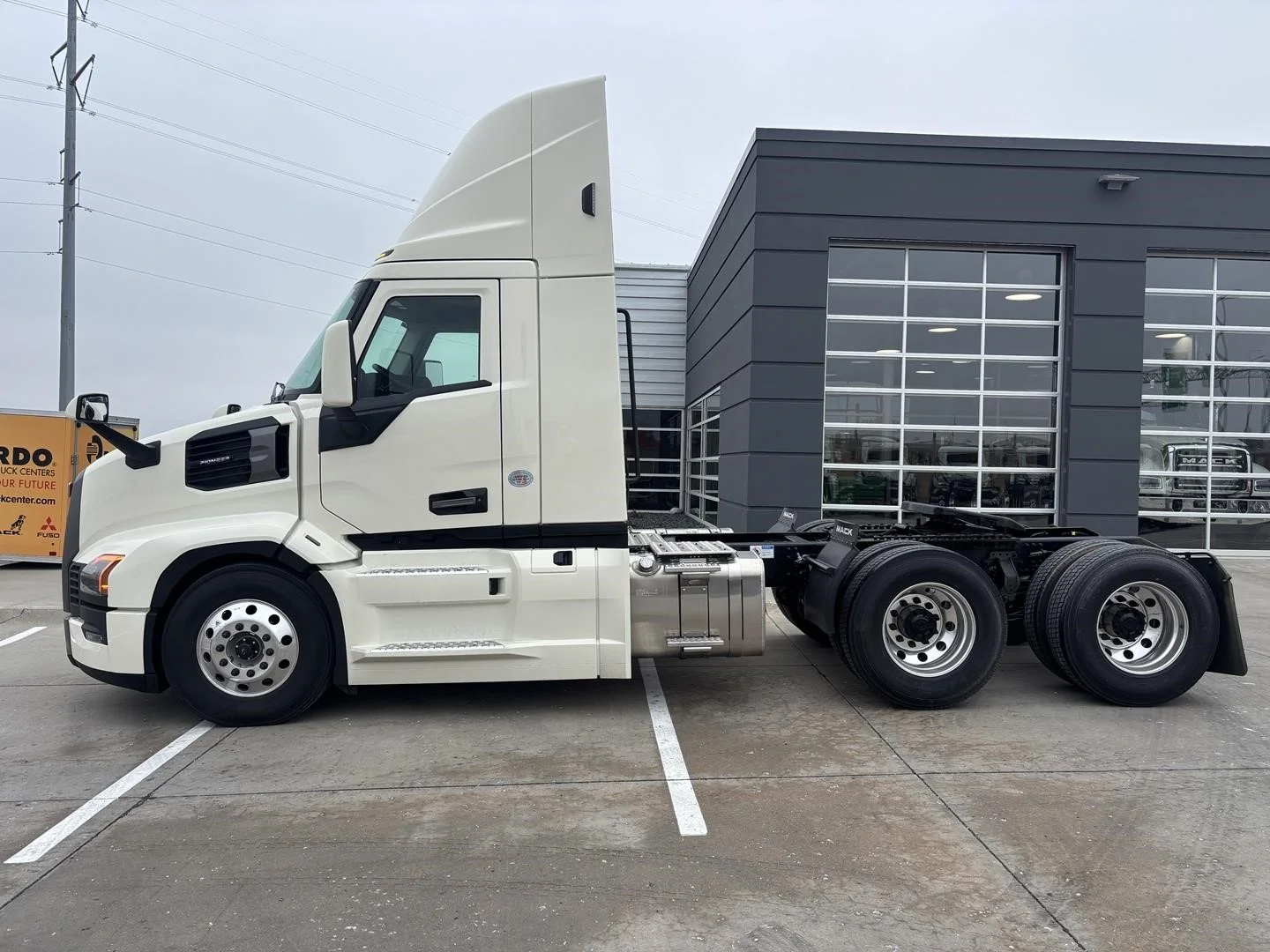 2026 Mack Pioneer — photo 2