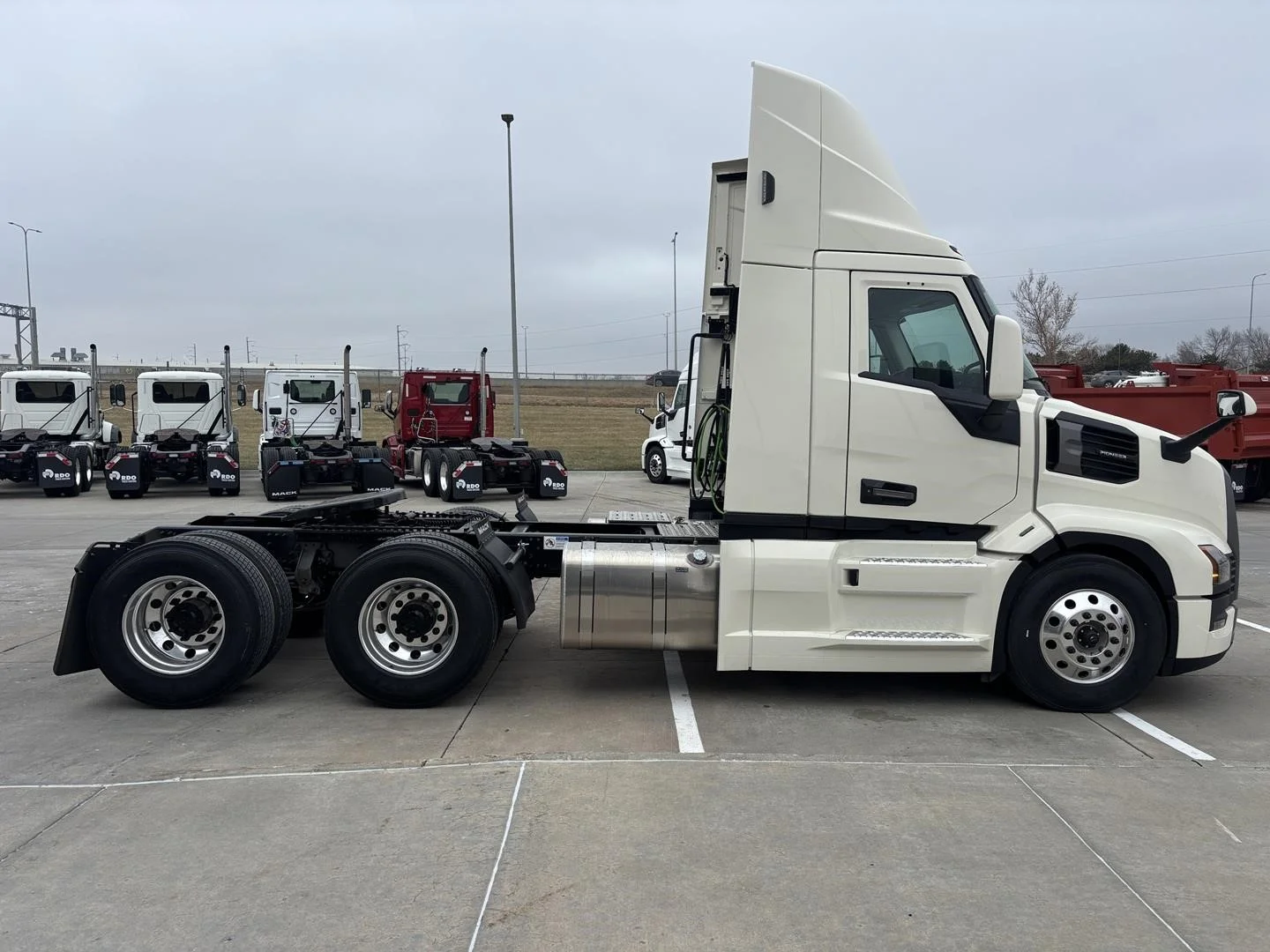 2026 Mack Pioneer — photo 6