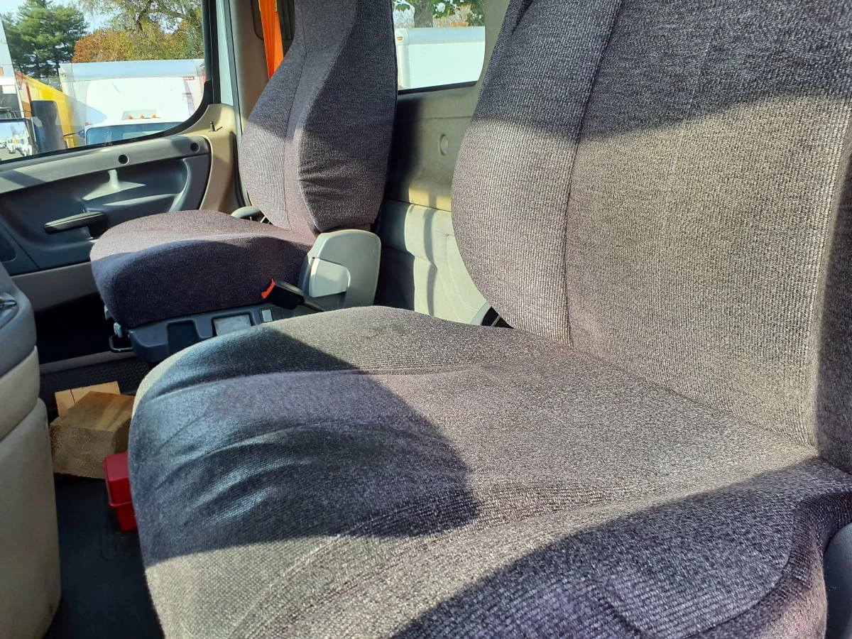 2017 Freightliner Cascadia - image 9