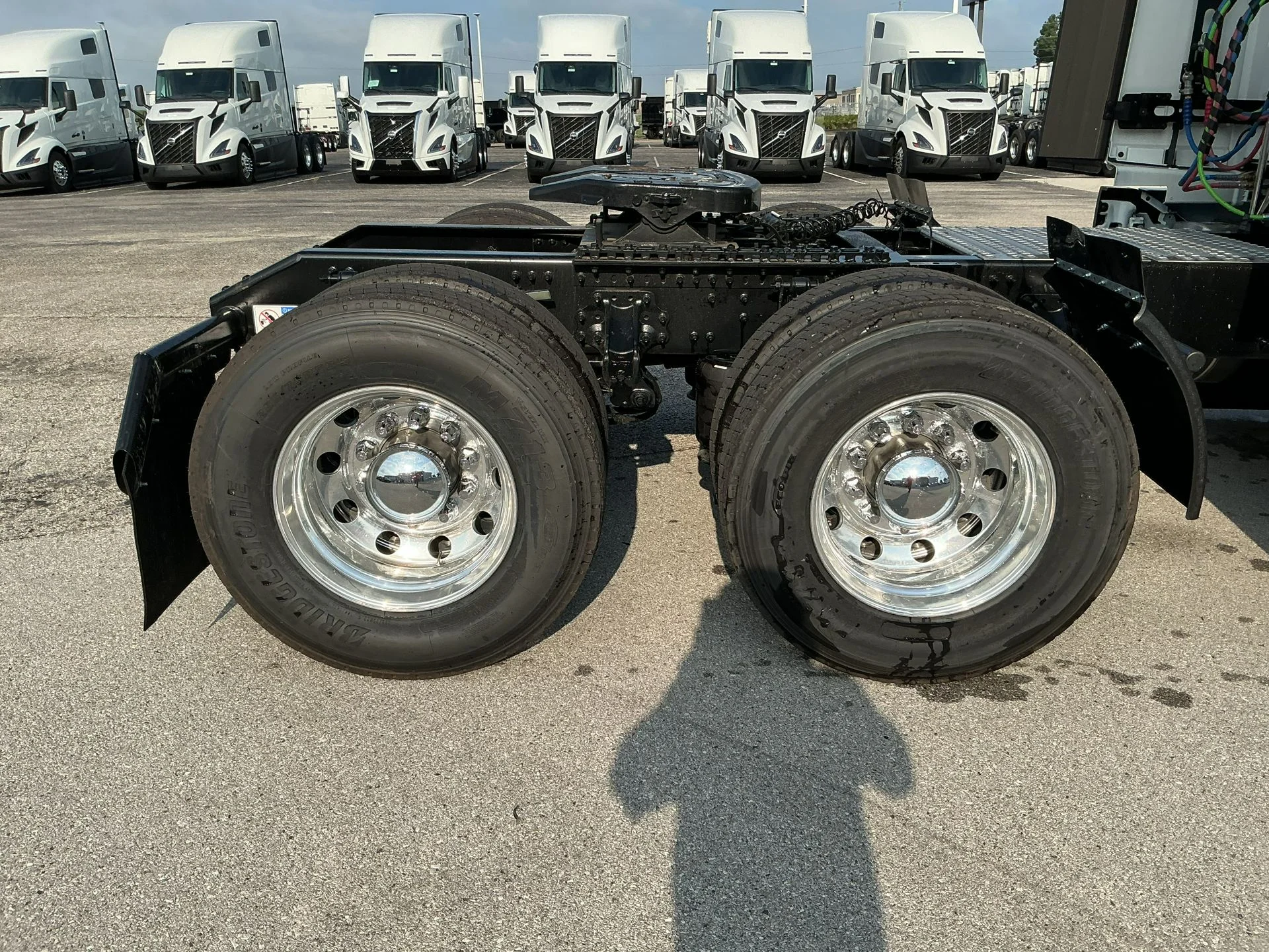 2026 Volvo VNL 860 - image 10