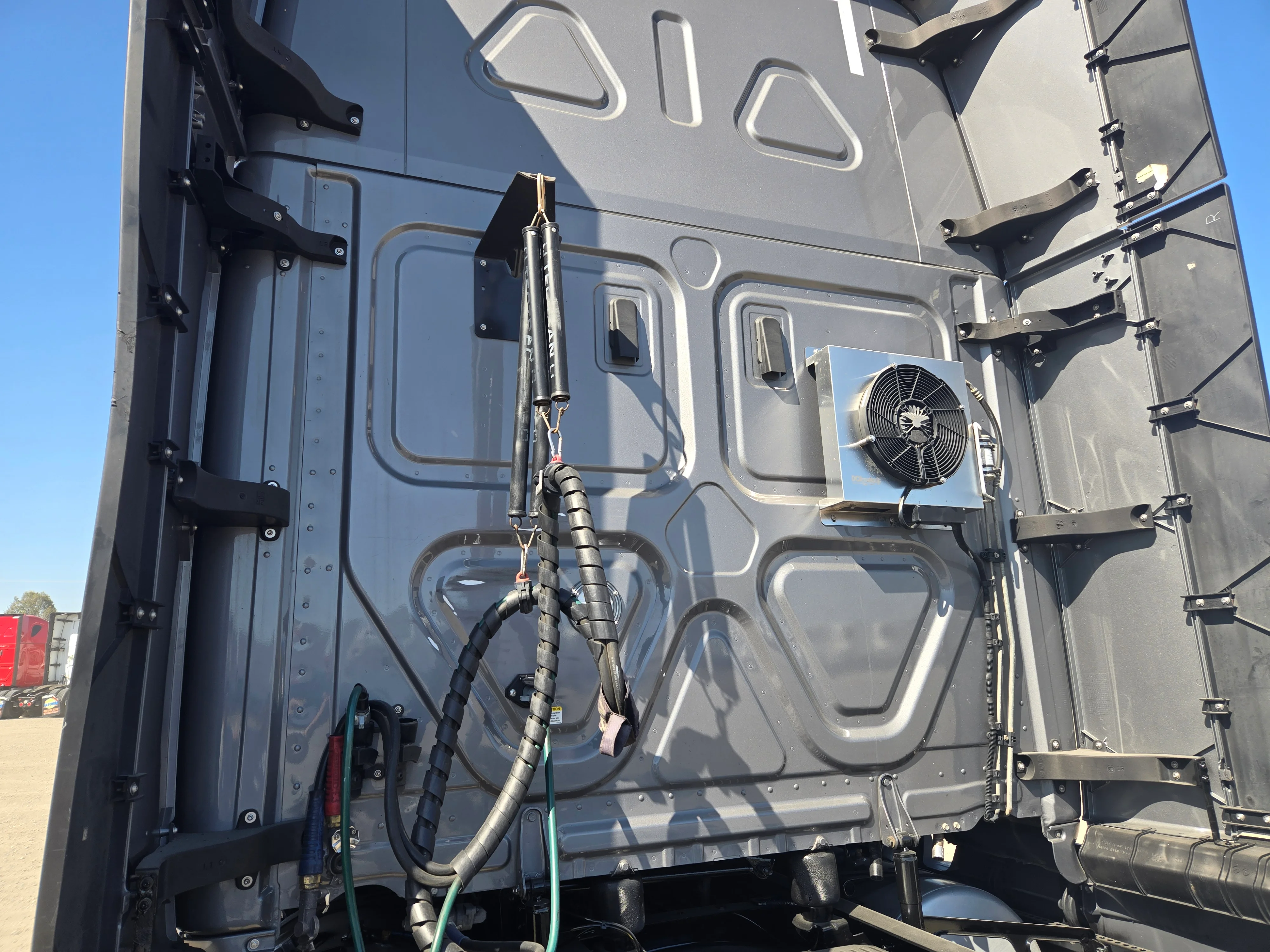 2021 Freightliner Cascadia in Fresno, CA — photo 6