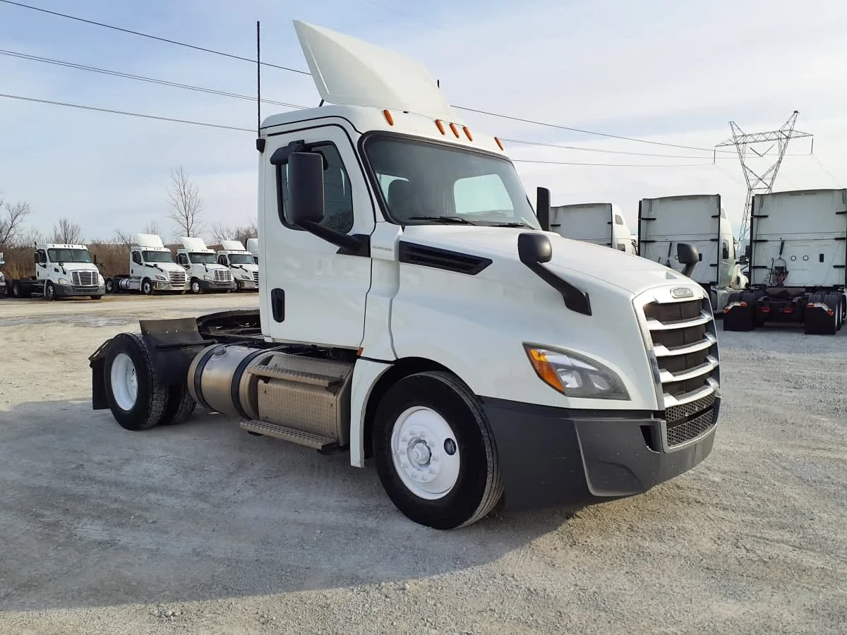 2020 Freightliner Cascadia in Indianapolis, IN — photo 3