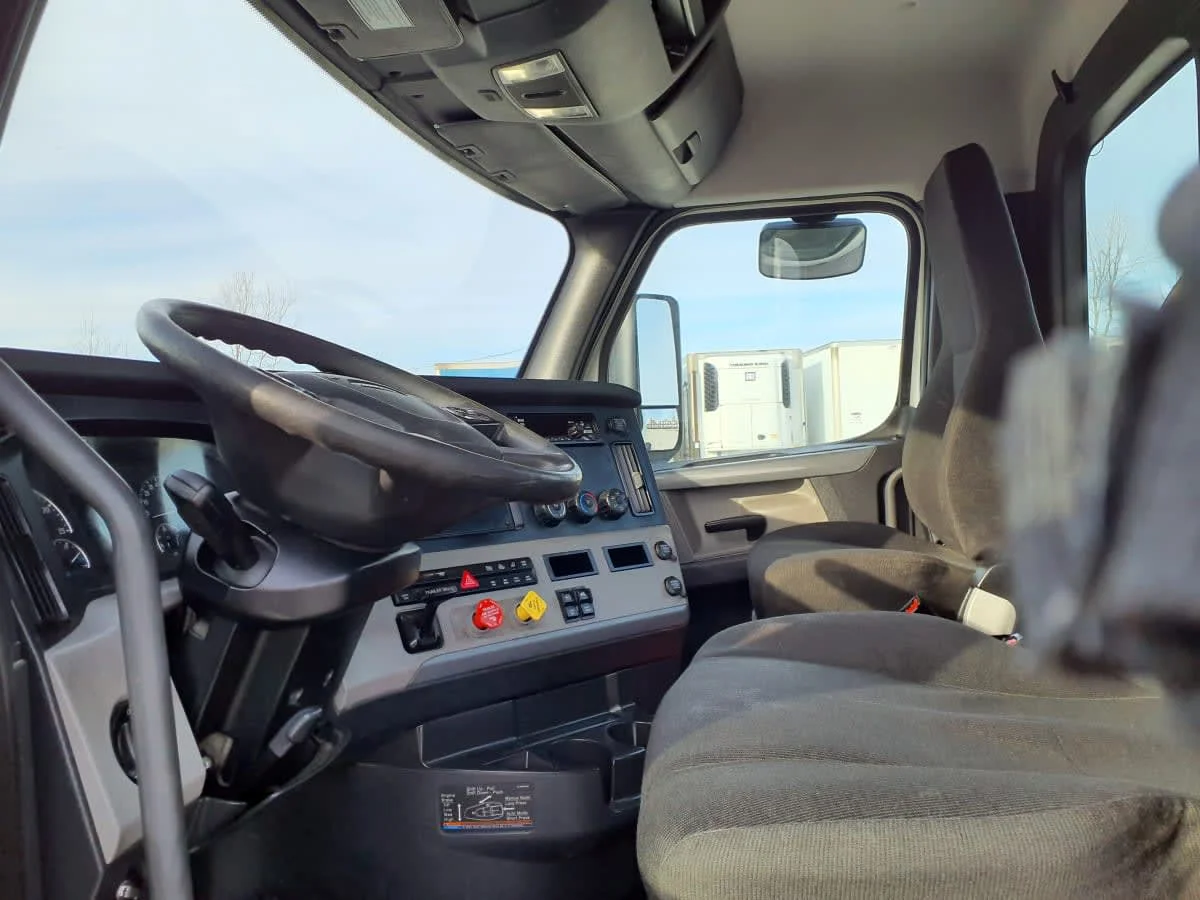 2020 Freightliner Cascadia in Indianapolis, IN — photo 7