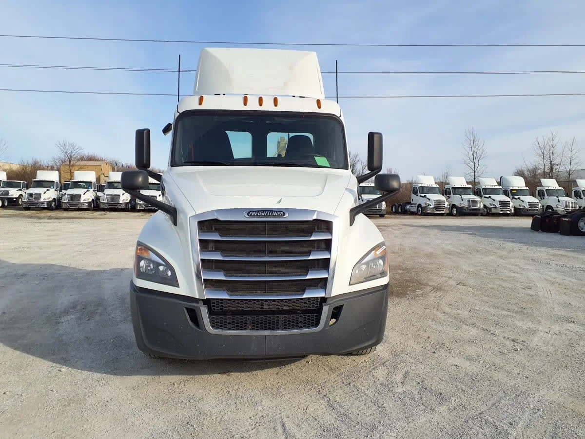 2020 Freightliner Cascadia in Indianapolis, IN — photo 2