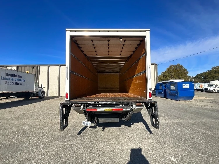 2022 International MV - image 8