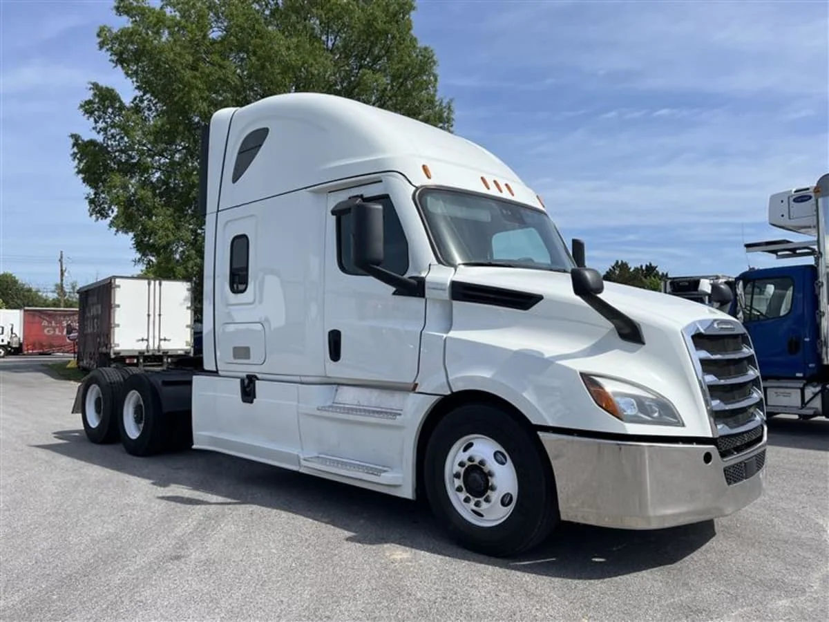 2021 Freightliner Cascadia in Beltsville, MD — photo 3