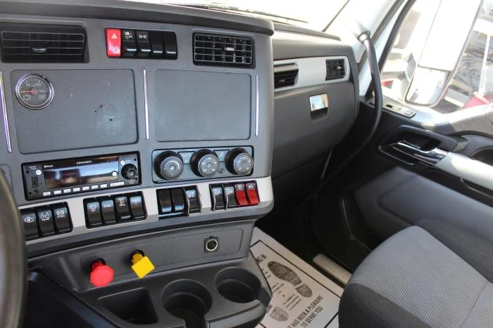 2023 Kenworth T880 - image 15
