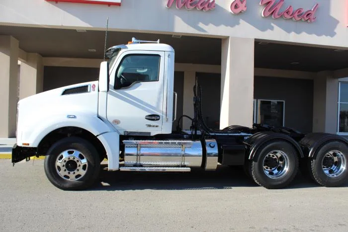 2023 Kenworth T880 - image 4