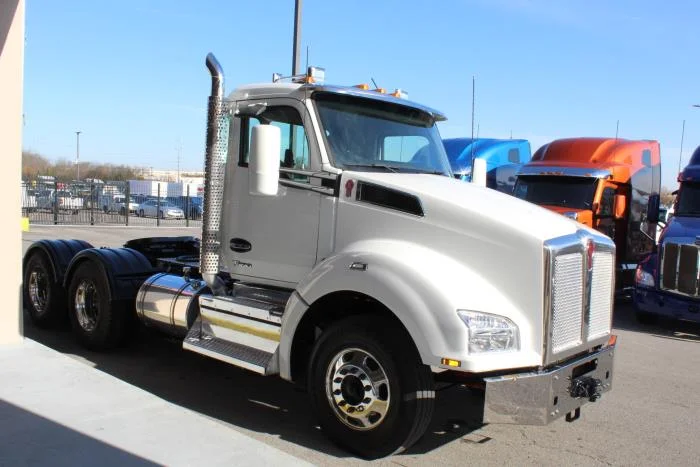 2023 Kenworth T880 - image 11