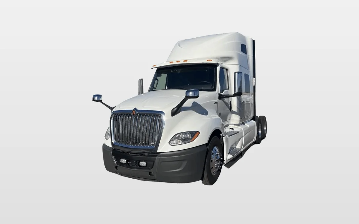 2020 International LT - image 1