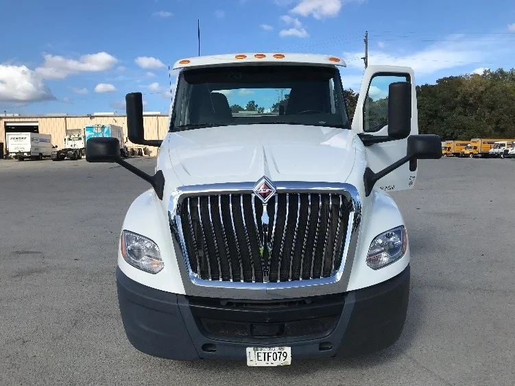 2019 International LT - image 2