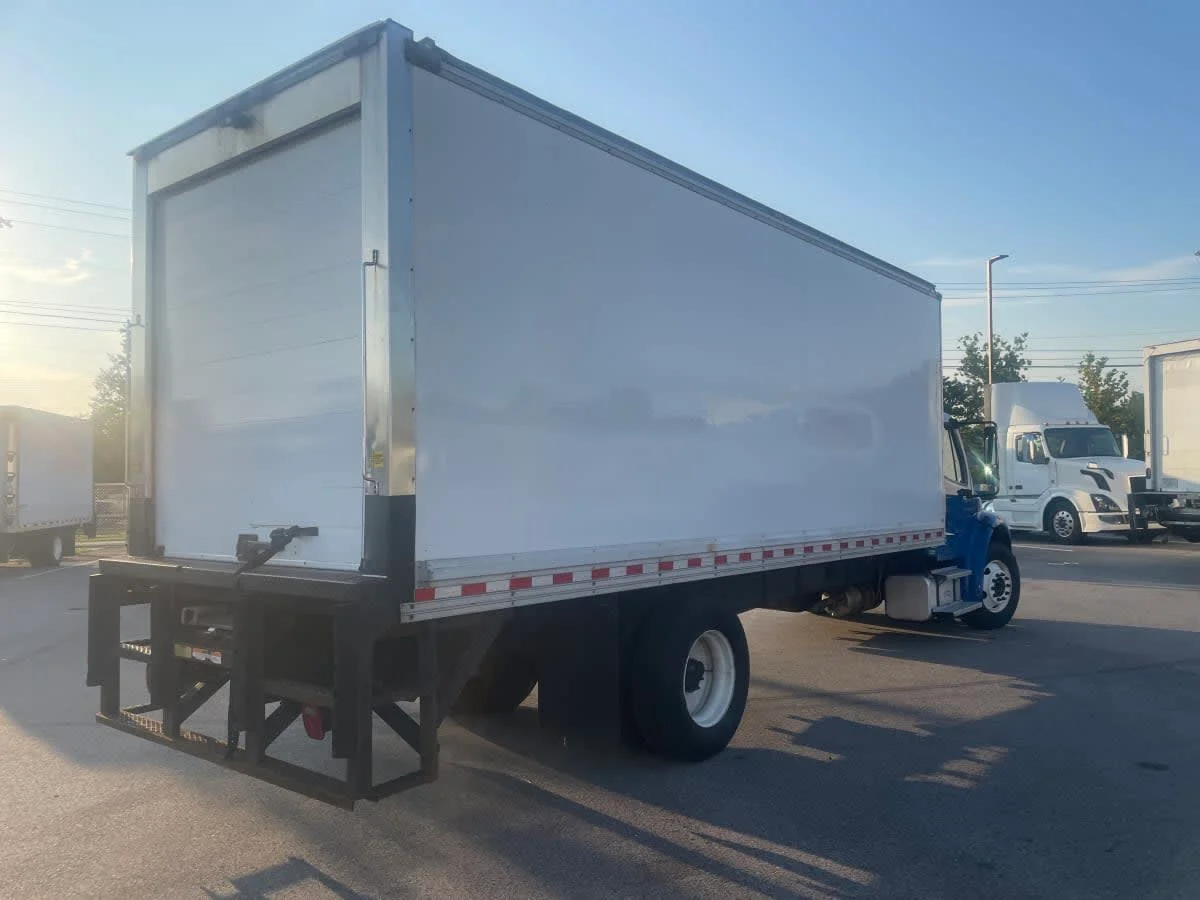 2018 Freightliner M2 106 in Beltsville, MD — photo 4