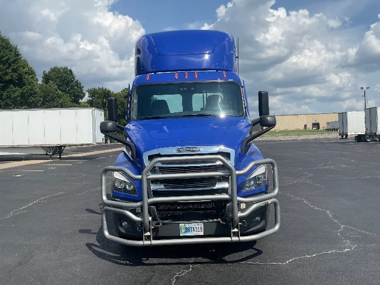 2021 Freightliner Cascadia in Nashville (Mount Juliet), TN — photo 2