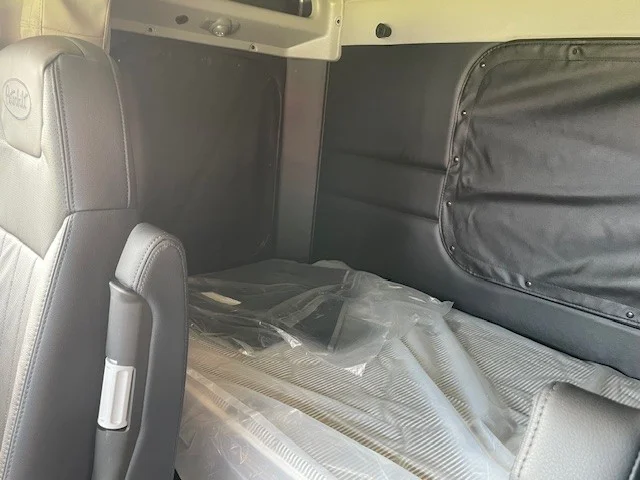 2026 Peterbilt 589 - image 12