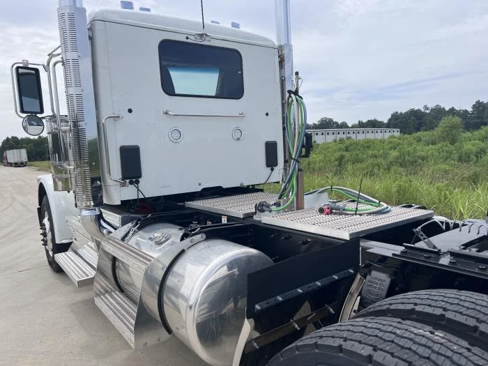 2025 Peterbilt 589 — photo 11