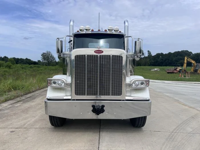 2025 Peterbilt 589 — photo 9