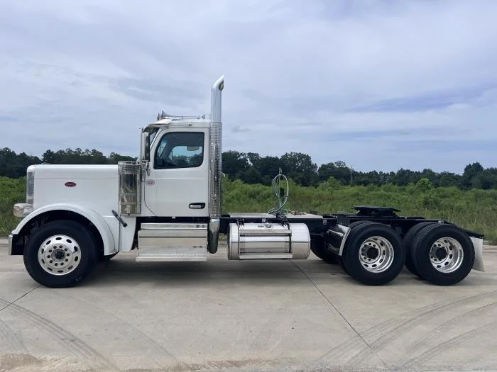 2025 Peterbilt 589 — photo 3