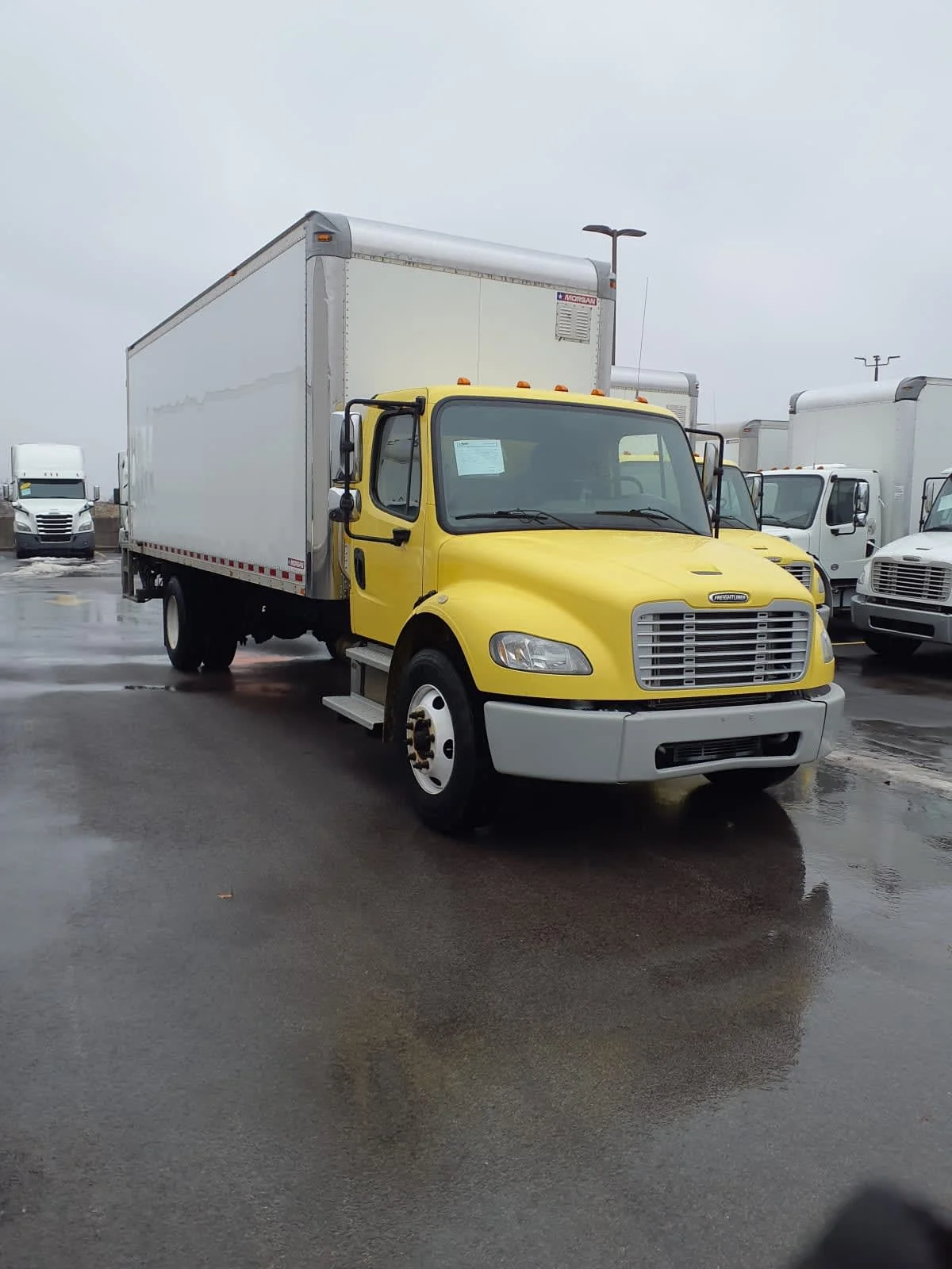 2016 Freightliner M2 106 - image 3