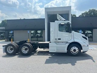 2026 Volvo VNR 640 in ATLANTA (700 & 703), GA — photo 2