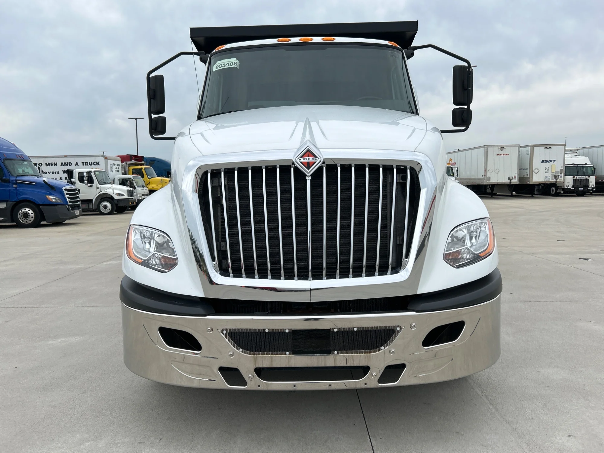 2018 International LT in Lafayette, IN — photo 2