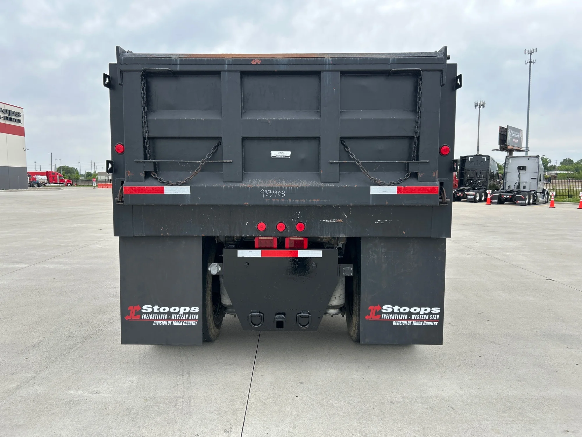 2018 International LT in Lafayette, IN — photo 4