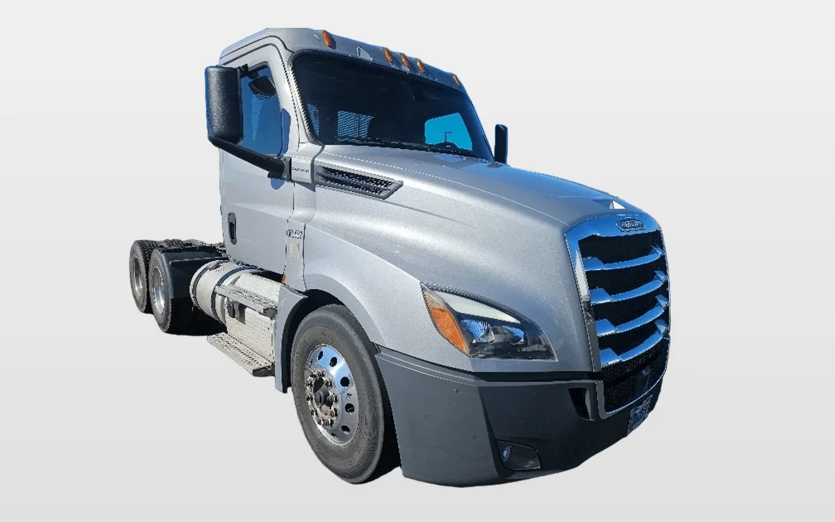 2020 Freightliner Cascadia - image 1