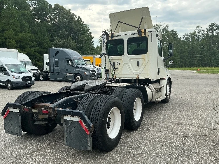 2019 Freightliner Cascadia in Prince George, VA — photo 7
