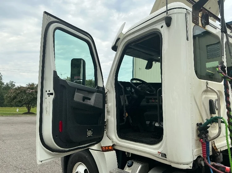 2019 Freightliner Cascadia in Prince George, VA — photo 9
