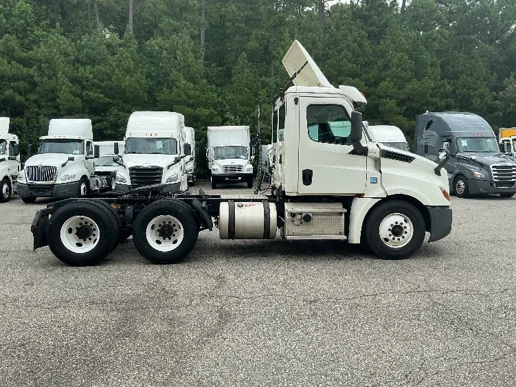 2019 Freightliner Cascadia in Prince George, VA — photo 8