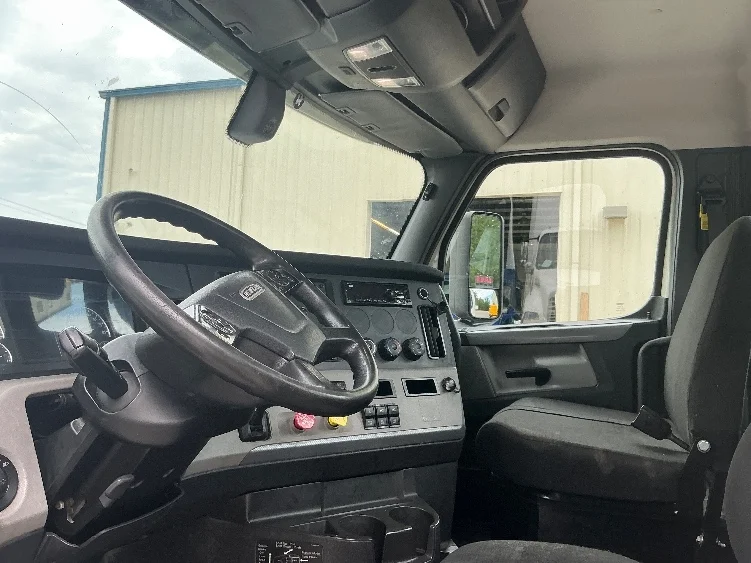 2019 Freightliner Cascadia in Prince George, VA — photo 10