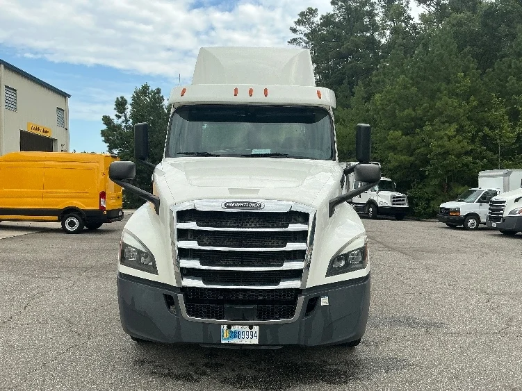 2019 Freightliner Cascadia in Prince George, VA — photo 2