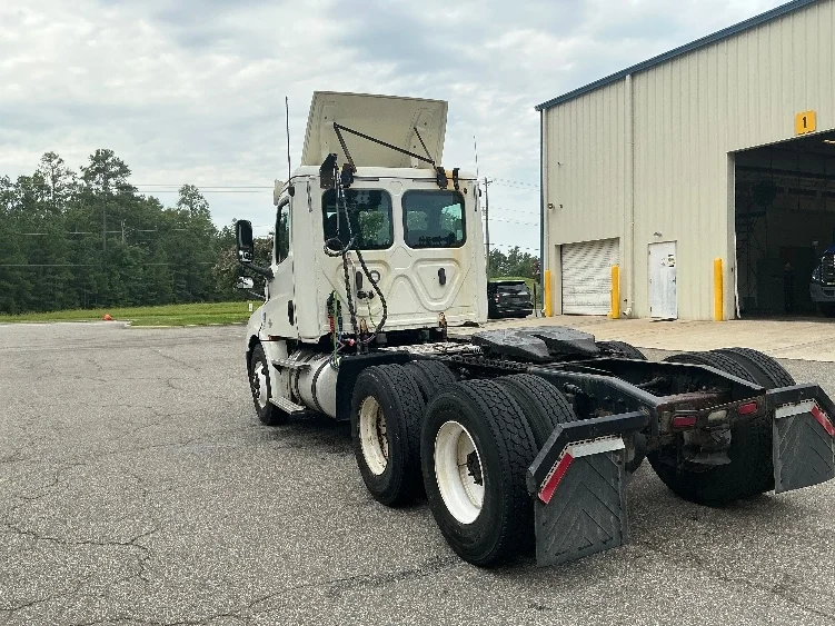2019 Freightliner Cascadia in Prince George, VA — photo 5