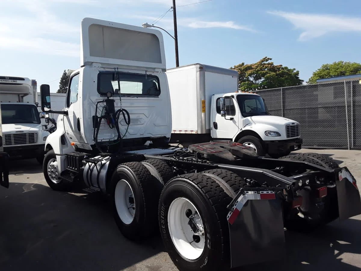 2018 International LT in Fontana, CA — photo 6
